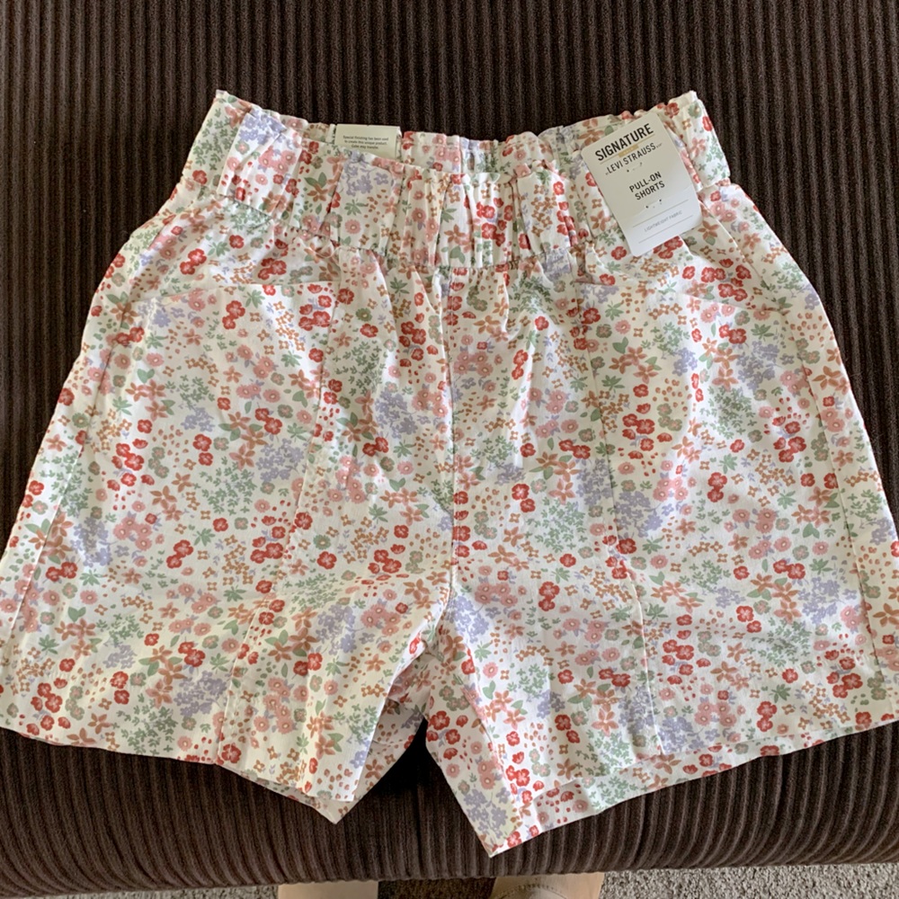 Floral pull on shorts‎